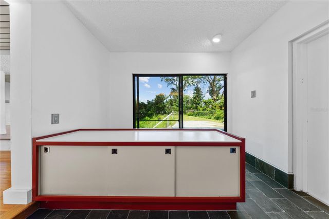 932 N HYER AVENUE, Orlando, FL 32803
