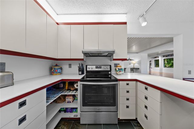 932 N HYER AVENUE, Orlando, FL 32803