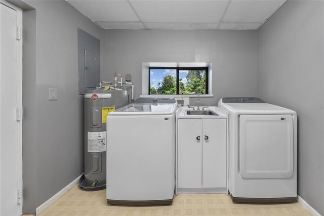 932 N HYER AVENUE, Orlando, FL 32803