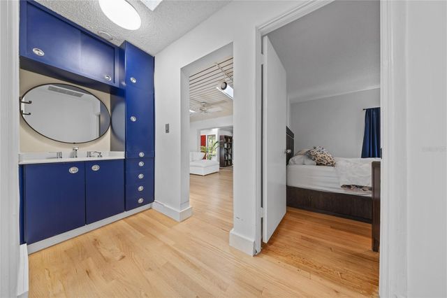 932 N HYER AVENUE, Orlando, FL 32803