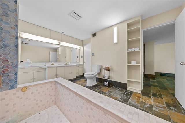 932 N HYER AVENUE, Orlando, FL 32803