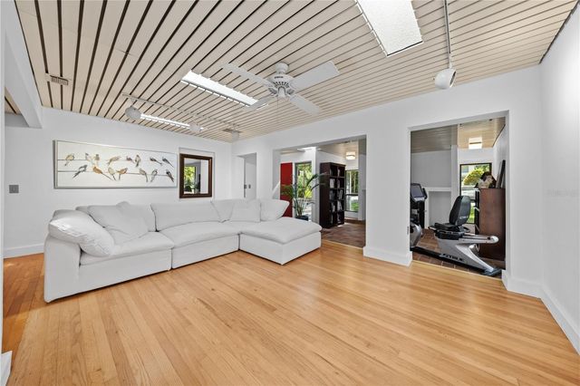 932 N HYER AVENUE, Orlando, FL 32803