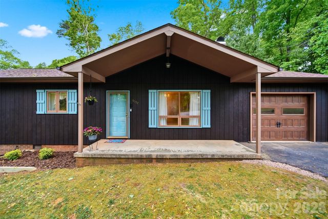 9197 Apache Drive, Hickory, NC 28601