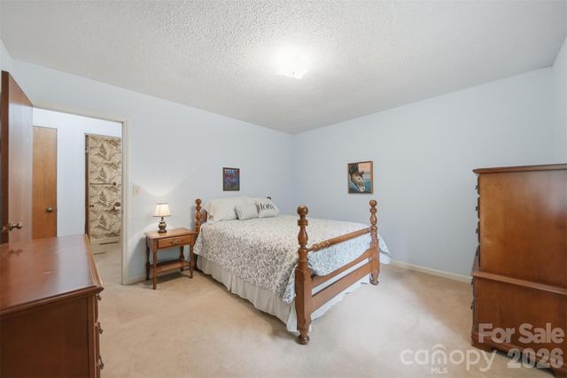 9197 Apache Drive, Hickory, NC 28601