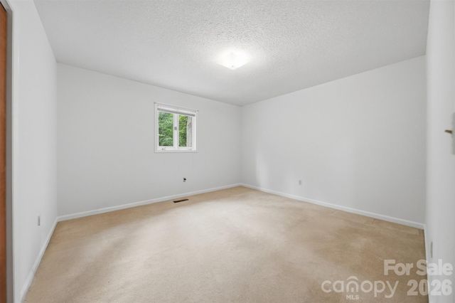9197 Apache Drive, Hickory, NC 28601