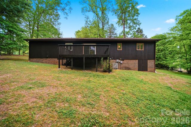 9197 Apache Drive, Hickory, NC 28601