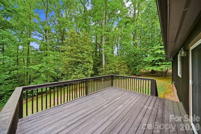 9197 Apache Drive, Hickory, NC 28601
