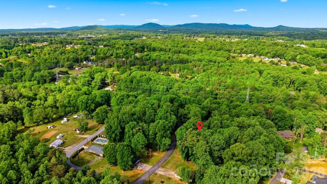 9197 Apache Drive, Hickory, NC 28601