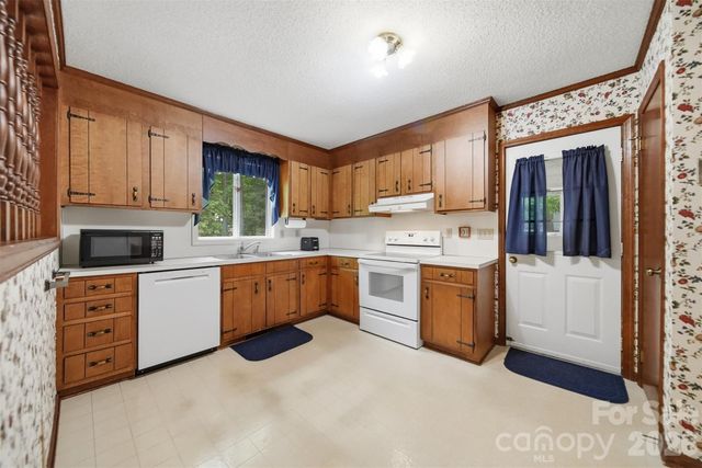 9197 Apache Drive, Hickory, NC 28601