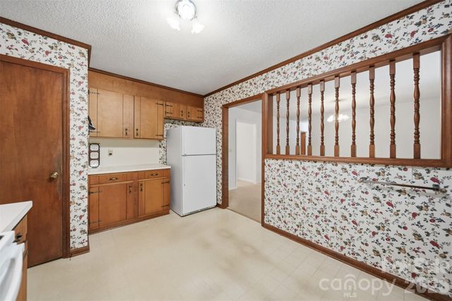 9197 Apache Drive, Hickory, NC 28601