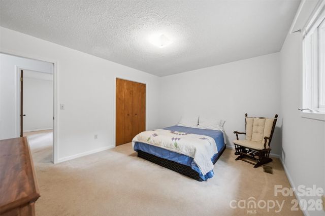 9197 Apache Drive, Hickory, NC 28601