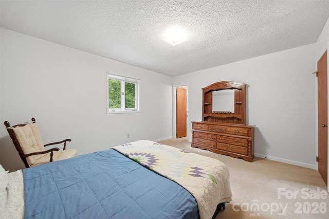 9197 Apache Drive, Hickory, NC 28601