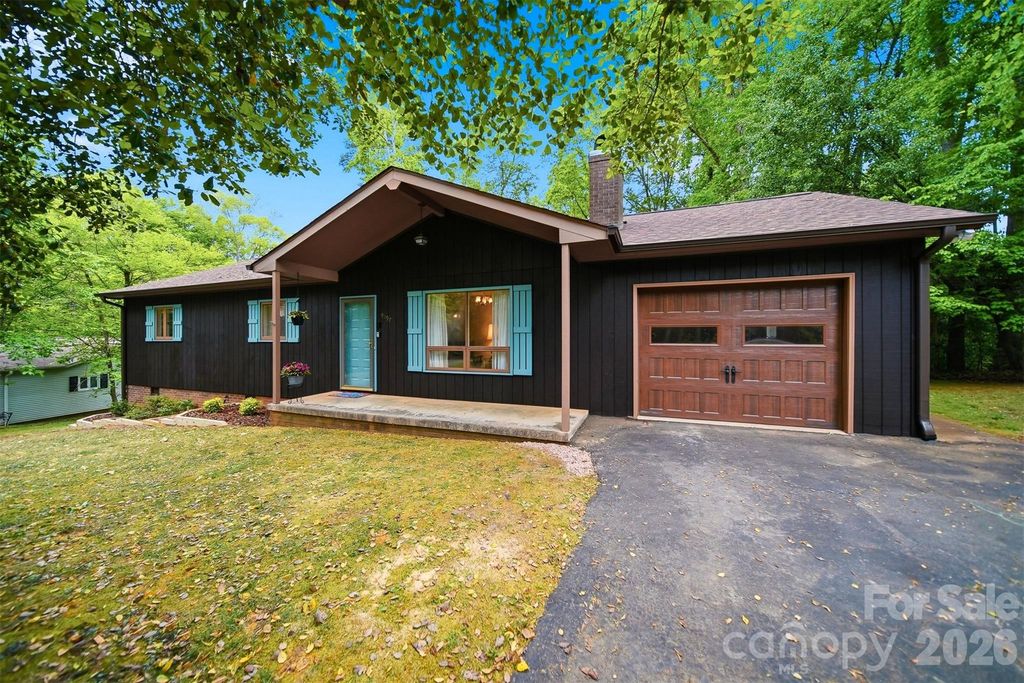 9197 Apache Drive, Hickory, NC 28601