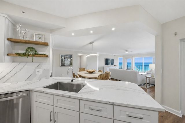 8814 S Sea Oaks Way 304, Vero Beach, FL 32963