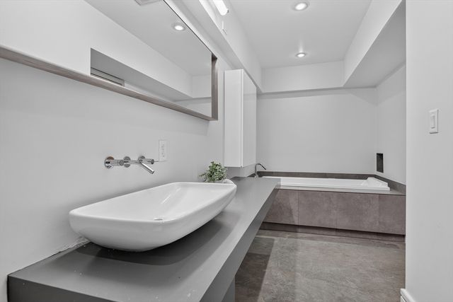 37 Bay State 3, Boston, MA 02215