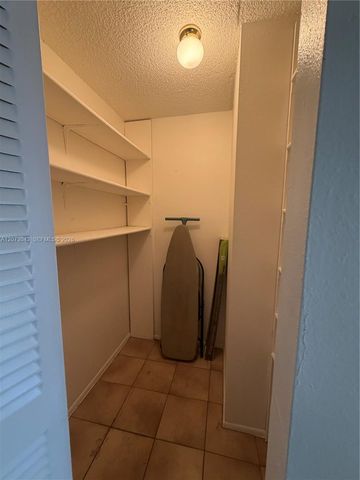 1825 W 44th Place 308, Hialeah, FL 33012