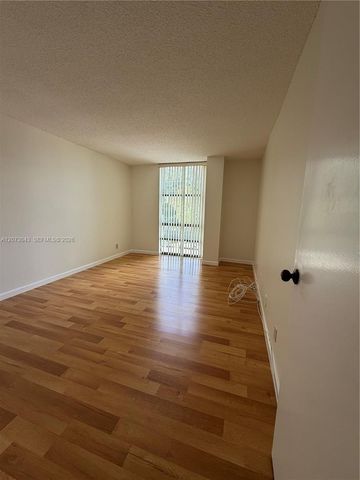 1825 W 44th Place 308, Hialeah, FL 33012