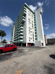 1825 W 44th Place 308, Hialeah, FL 33012