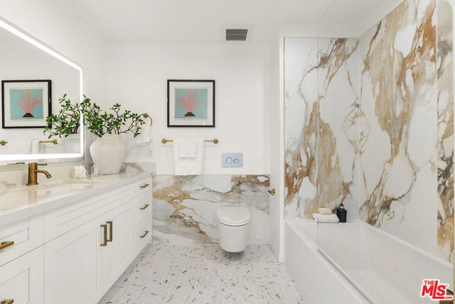 7428 Santa Monica Boulevard 301, West Hollywood, CA 90046