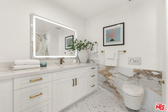7428 Santa Monica Boulevard 301, West Hollywood, CA 90046