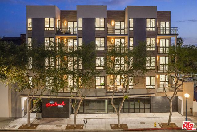 7428 Santa Monica Boulevard 301, West Hollywood, CA 90046