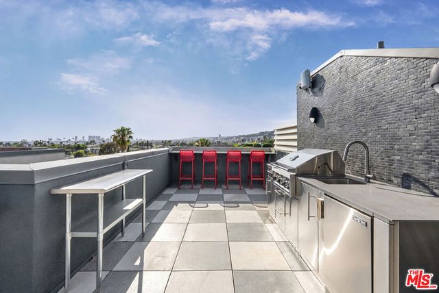 7428 Santa Monica Boulevard 301, West Hollywood, CA 90046