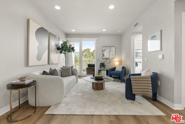 7428 Santa Monica Boulevard 301, West Hollywood, CA 90046