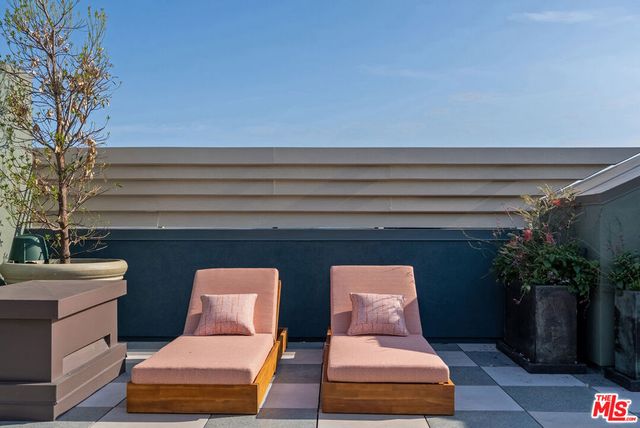 7428 Santa Monica Boulevard 301, West Hollywood, CA 90046