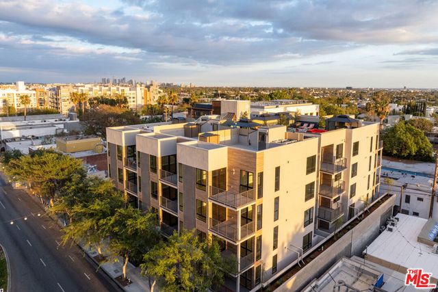 7428 Santa Monica Boulevard 301, West Hollywood, CA 90046
