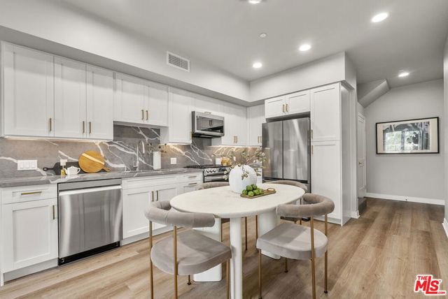 7428 Santa Monica Boulevard 301, West Hollywood, CA 90046