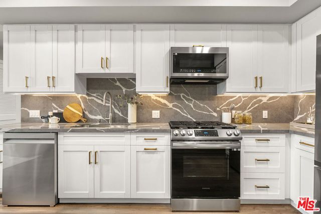7428 Santa Monica Boulevard 301, West Hollywood, CA 90046