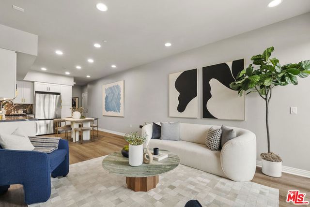 7428 Santa Monica Boulevard 301, West Hollywood, CA 90046
