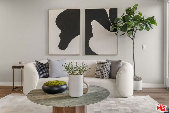 7428 Santa Monica Boulevard 301, West Hollywood, CA 90046