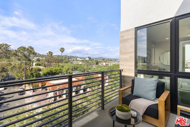 7428 Santa Monica Boulevard 301, West Hollywood, CA 90046