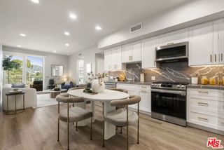 7428 Santa Monica Boulevard 301, West Hollywood, CA 90046