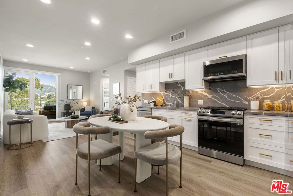 7428 Santa Monica Boulevard 301, West Hollywood, CA 90046