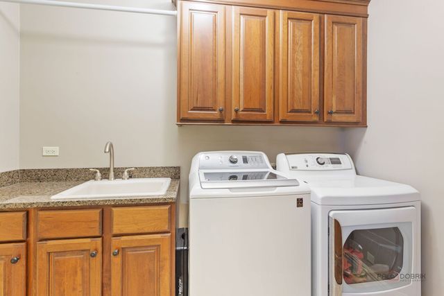 37W209 Deer Pond Court, St. Charles, IL 60175