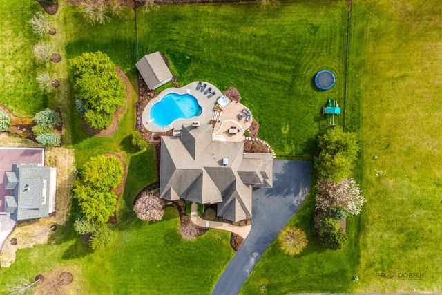 37W209 Deer Pond Court, St. Charles, IL 60175