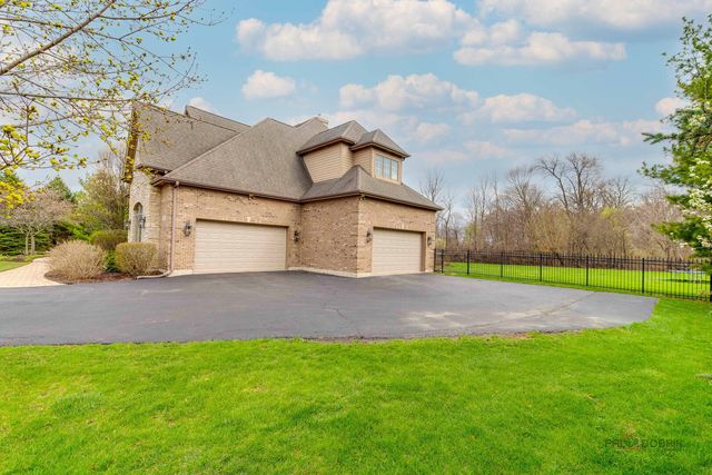 37W209 Deer Pond Court, St. Charles, IL 60175