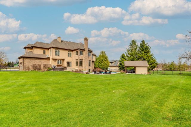 37W209 Deer Pond Court, St. Charles, IL 60175
