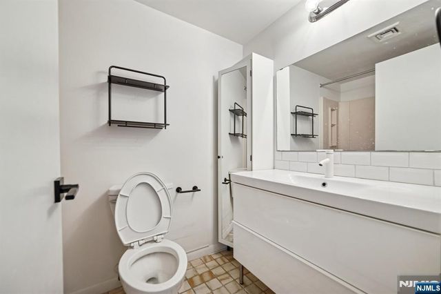 1491 John Street 10, Fort Lee, NJ 07024