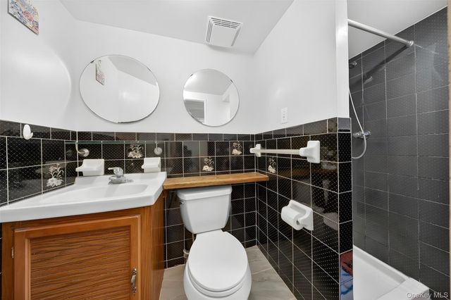 69-20 199th Street, Fresh Meadows, NY 11365