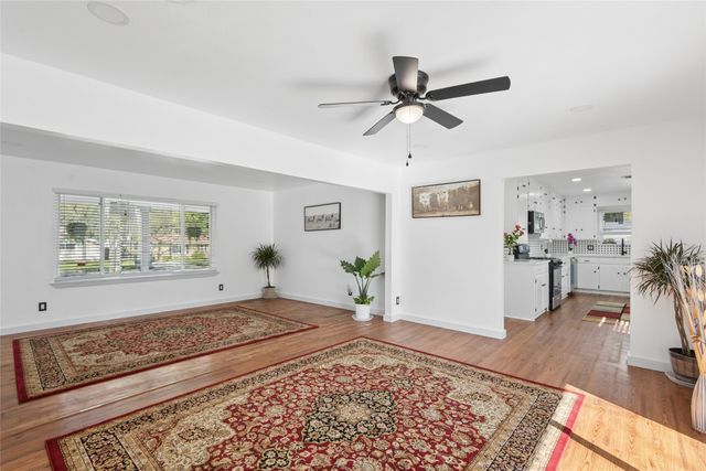 911 Vine Street, Euless, TX 76040