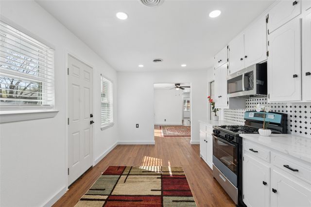 911 Vine Street, Euless, TX 76040