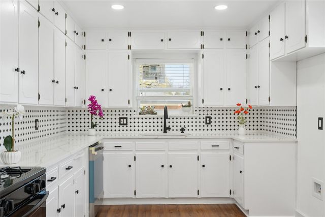 911 Vine Street, Euless, TX 76040