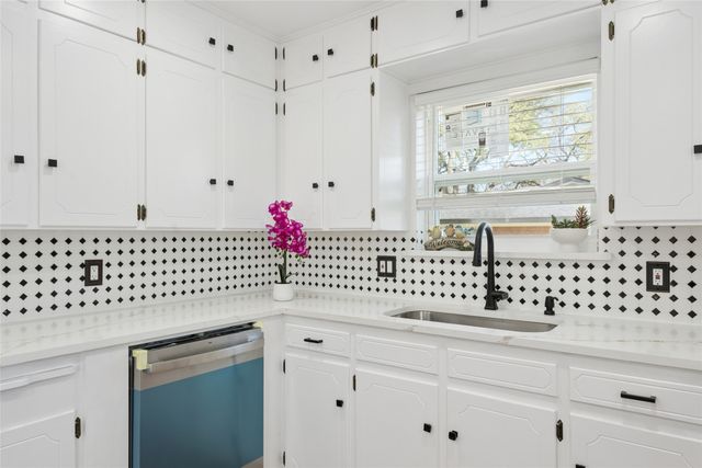 911 Vine Street, Euless, TX 76040