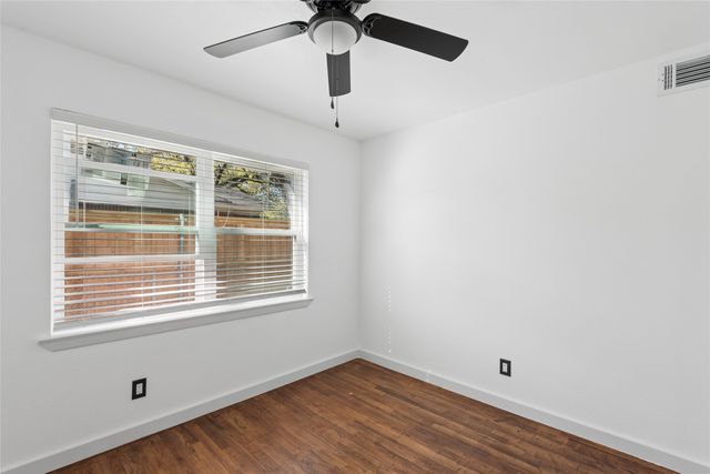 911 Vine Street, Euless, TX 76040