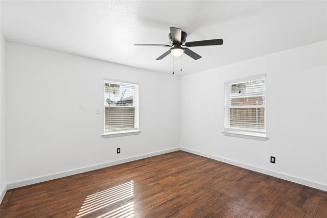 911 Vine Street, Euless, TX 76040