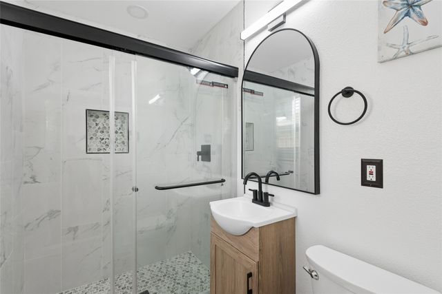 911 Vine Street, Euless, TX 76040