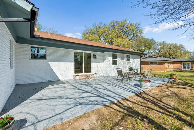 911 Vine Street, Euless, TX 76040